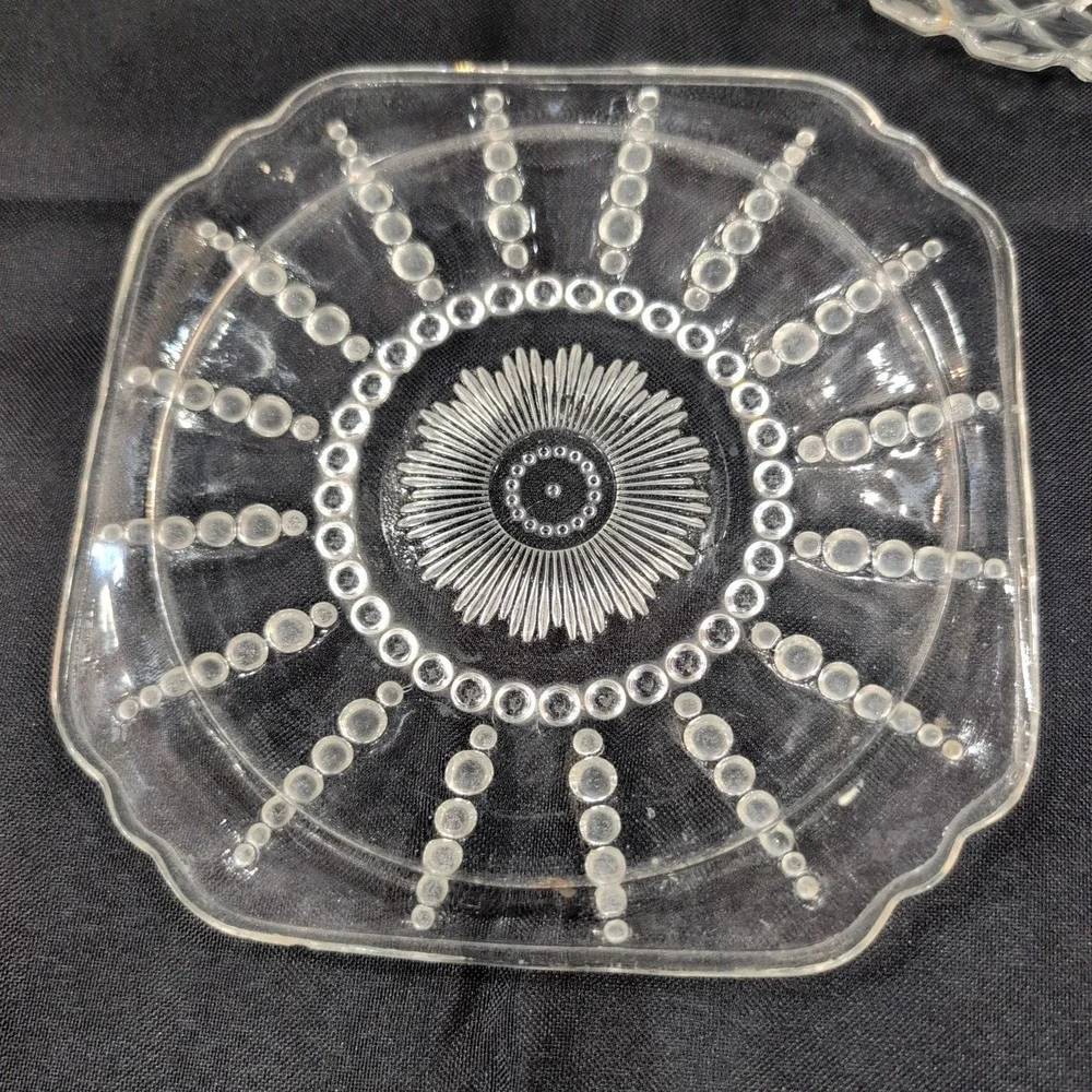 Vintage Clear Pressed Glass Plates Set of 3 Sunburst Diamond Point Floral - Picture 4 of 6